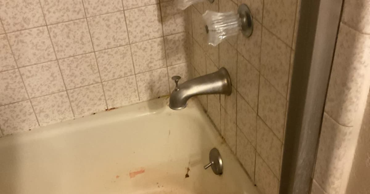 Austin Bathtub Leak Diagnosis: Signs & Solutions